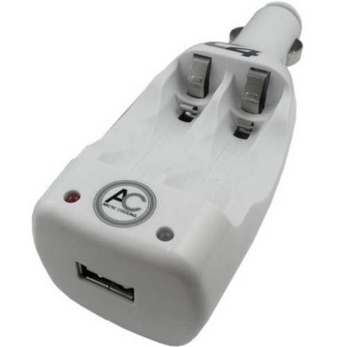 Arctic C4. Cargador mechero coche. 2 pilas+USB